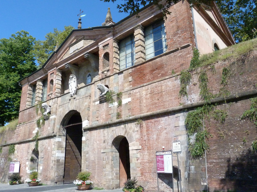 Porta San Pietro-卢卡必去景点