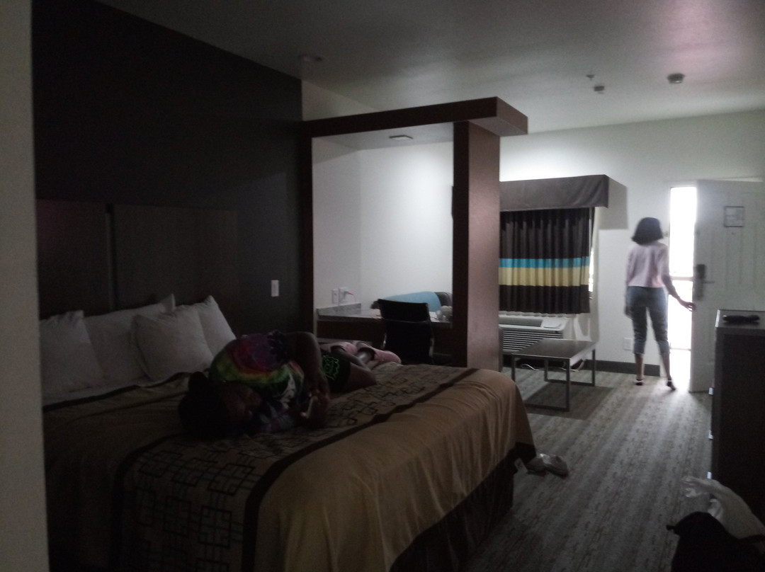 Scottish Inn & Suites主图