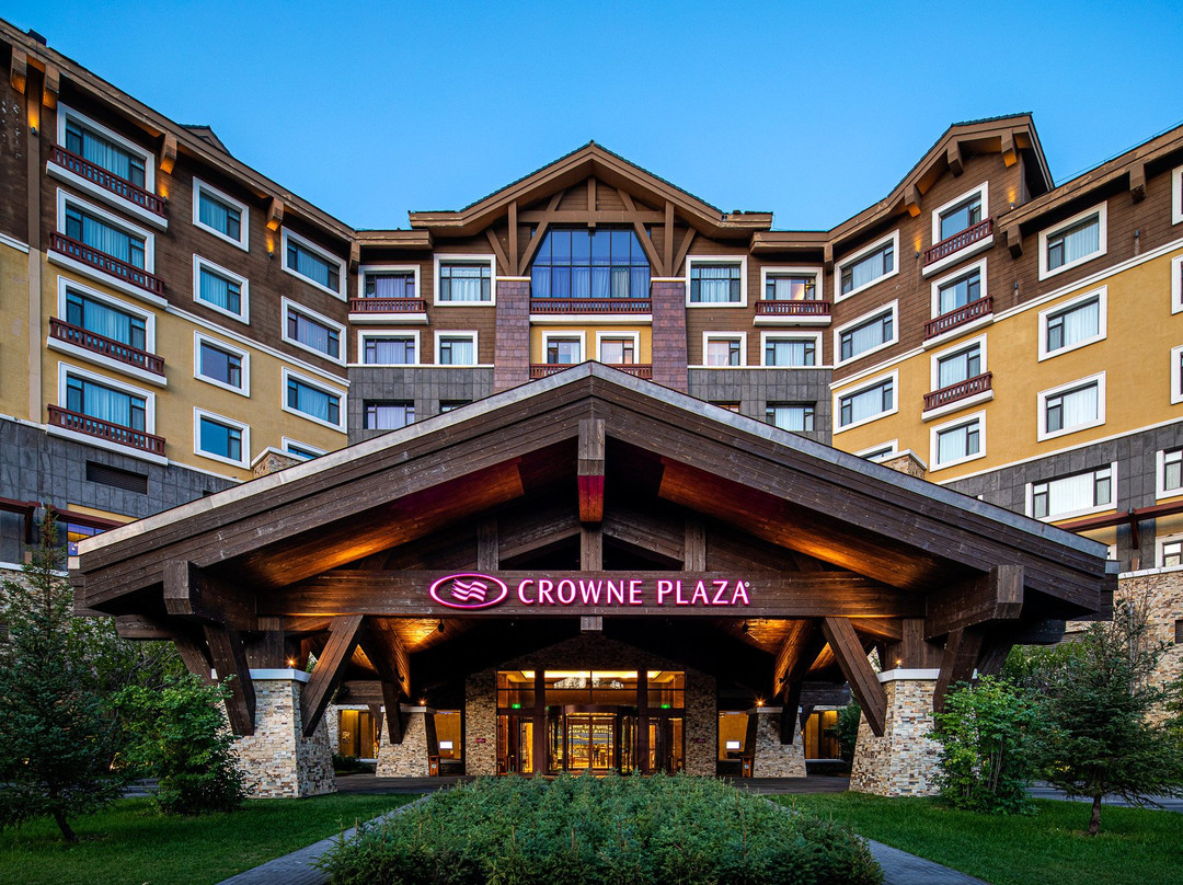 长白山温泉皇冠假日酒店主图