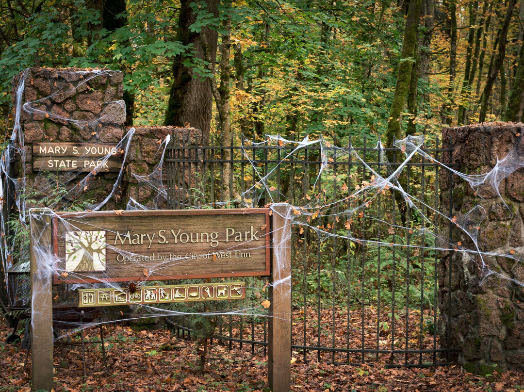West Linn旅游景点-Mary S. Young Park