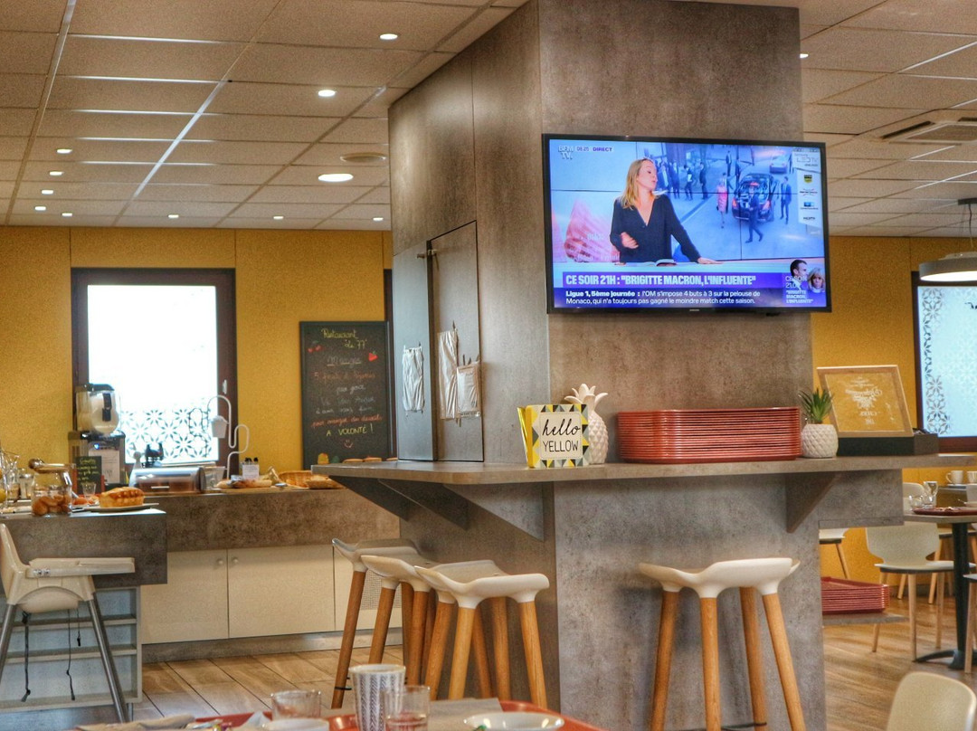 Hôtel Kyriad Saint Etienne Centre主图