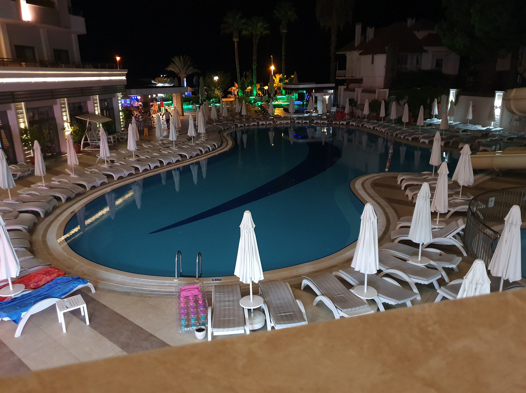 Golden Rock Beach Hotel主图