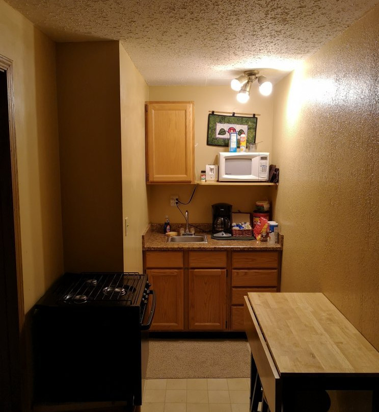 Fox 'n Fireweed Cabins主图