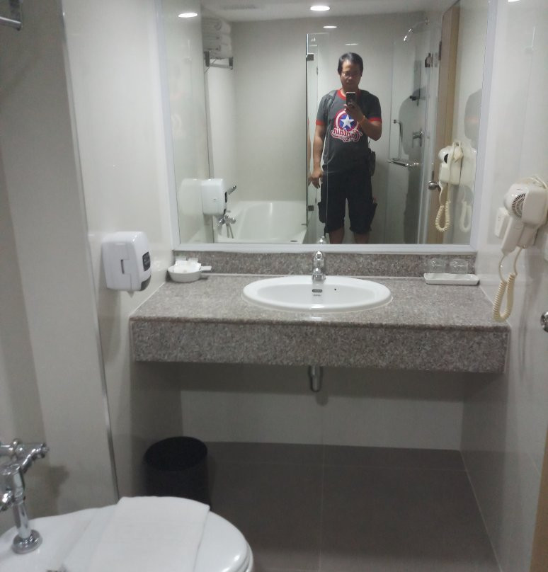 罗勇金色城市酒店主图