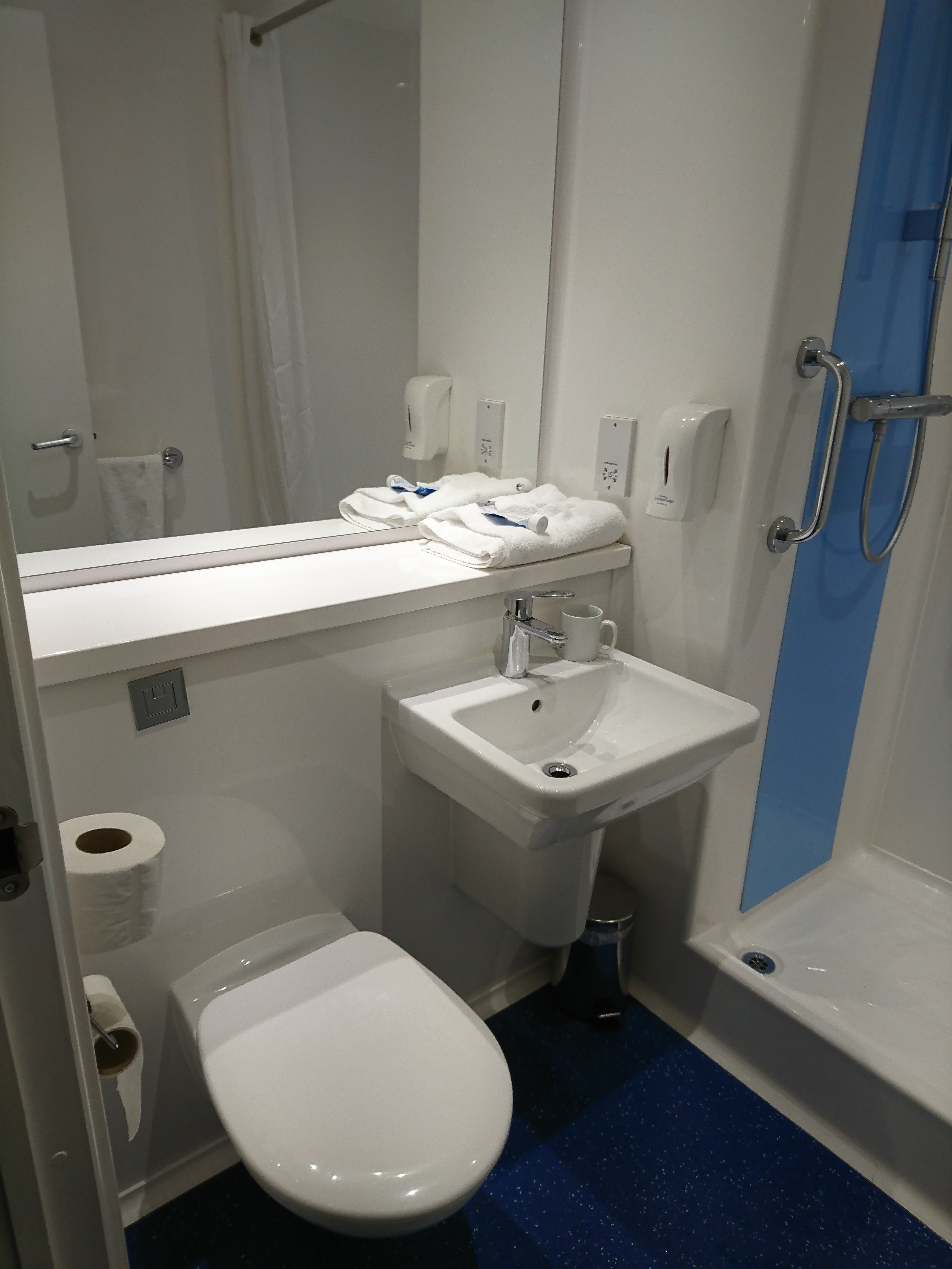 Travelodge London Richmond Central-浴室