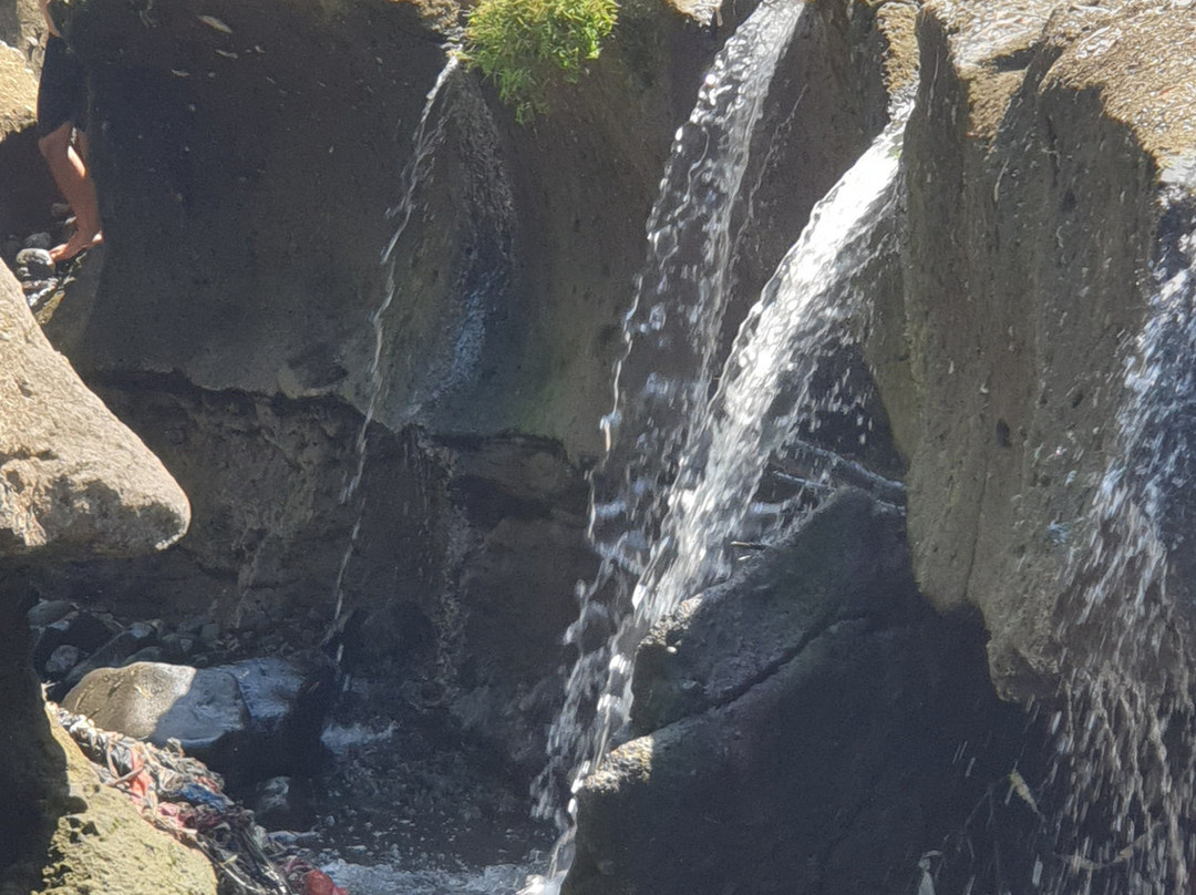 Grojogan Limo Waterfall景点图片