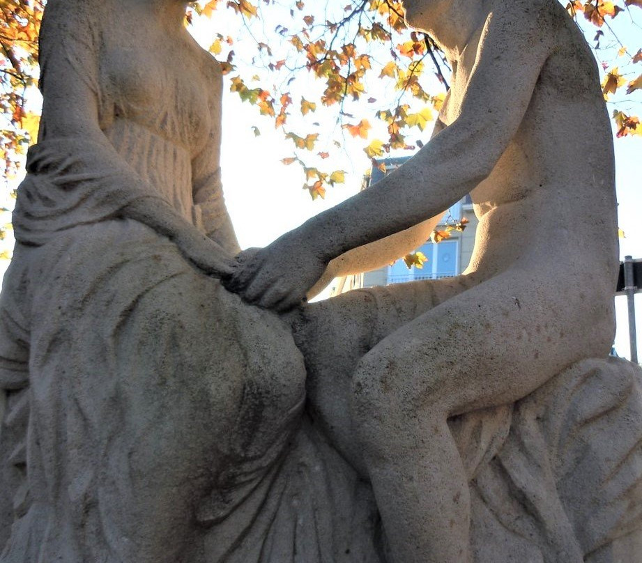 Sculpture "Les fiançailles"-布鲁塞尔必去景点
