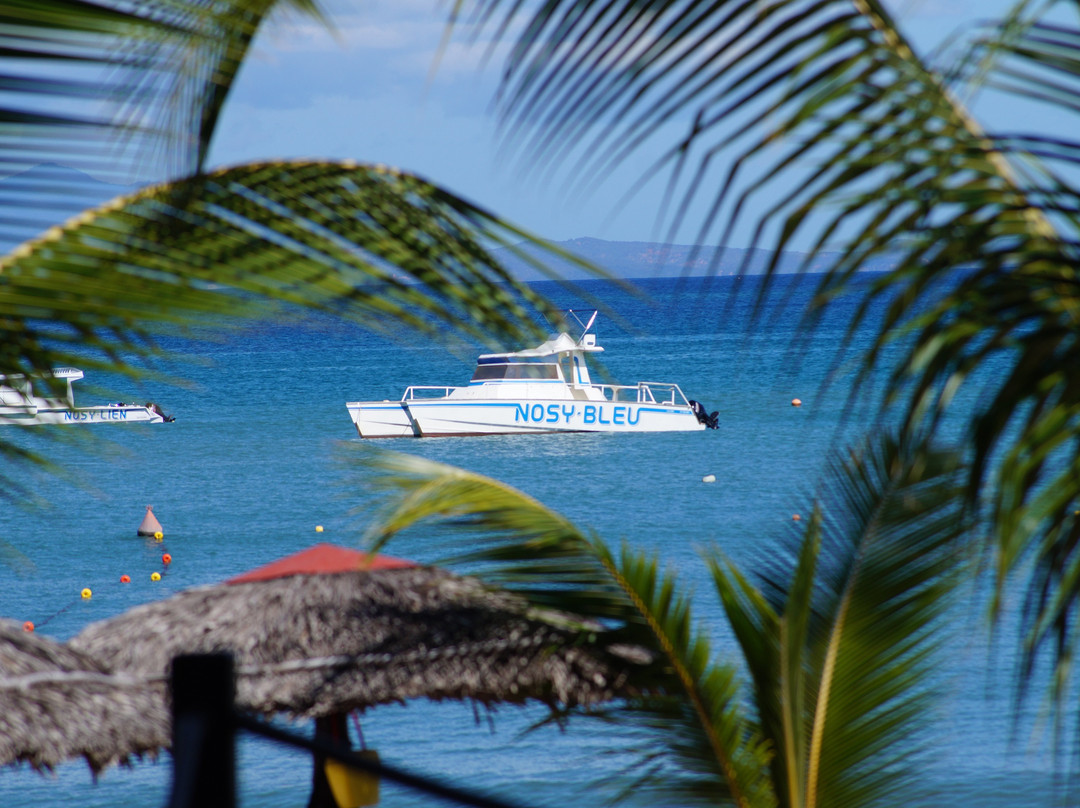 皇家海滩酒店主图