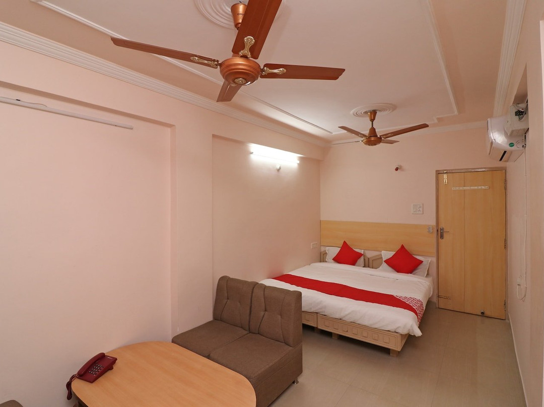 OYO 23694 Hotel Shikhar Palace主图