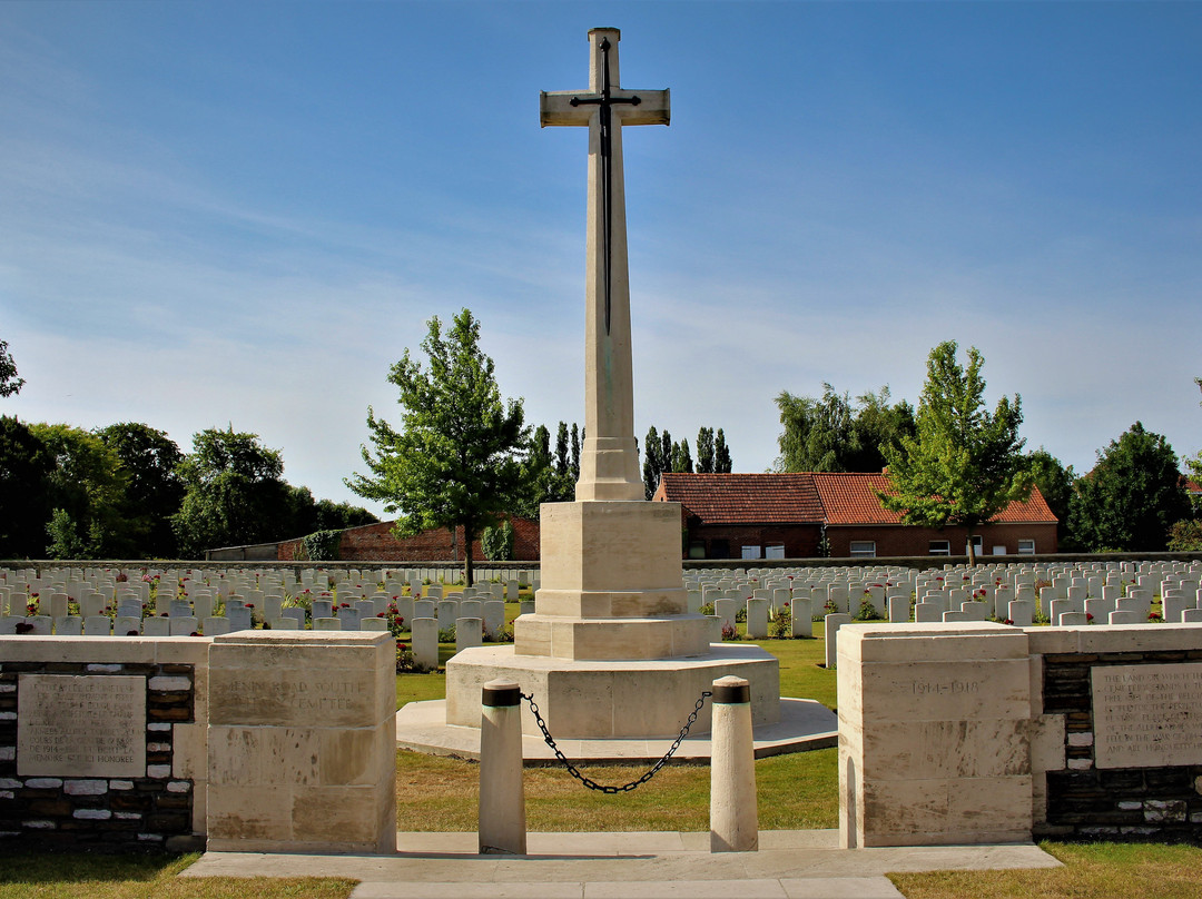 Menin Road South Military Cemetery-伊普尔必去景点