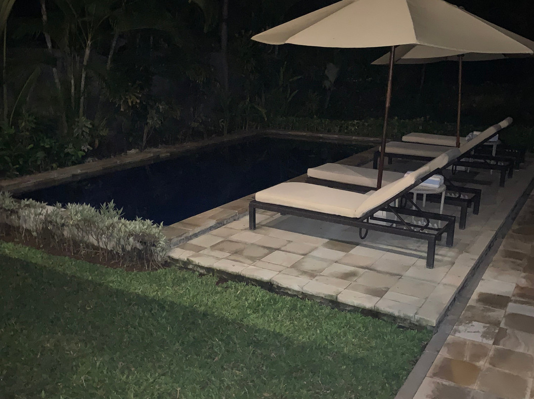 罗维纳酒店主图