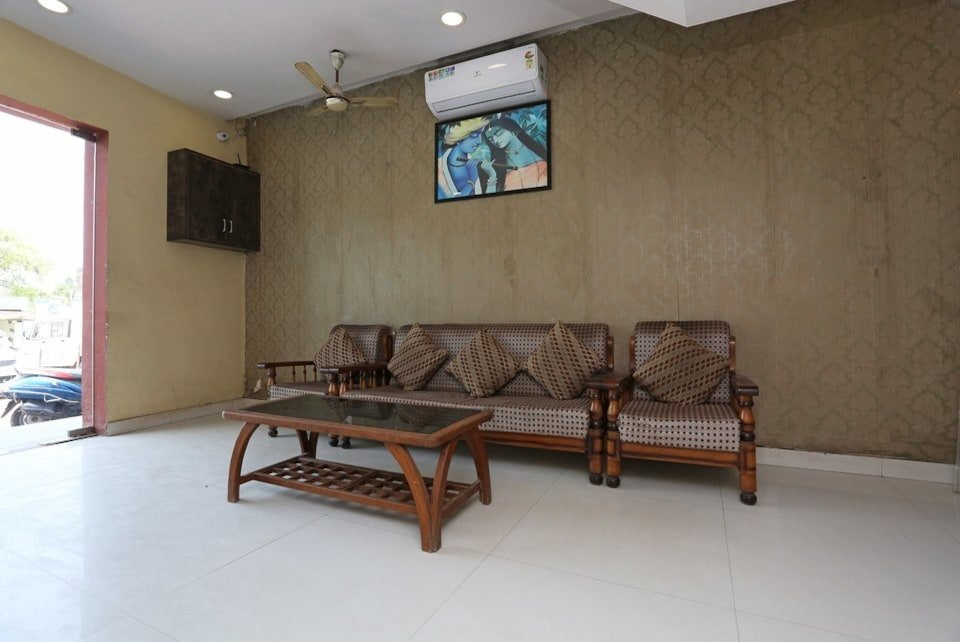 马哈拉那宫酒店主图