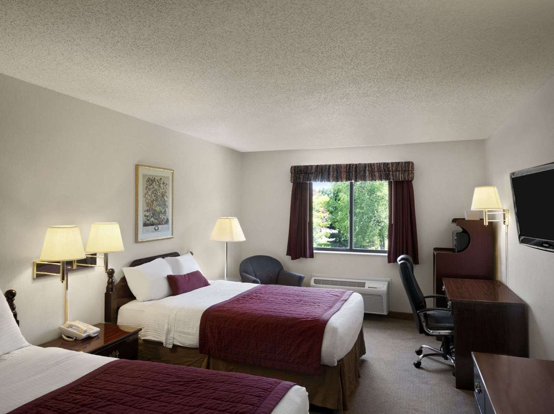 Baymont by Wyndham Whitewater主图