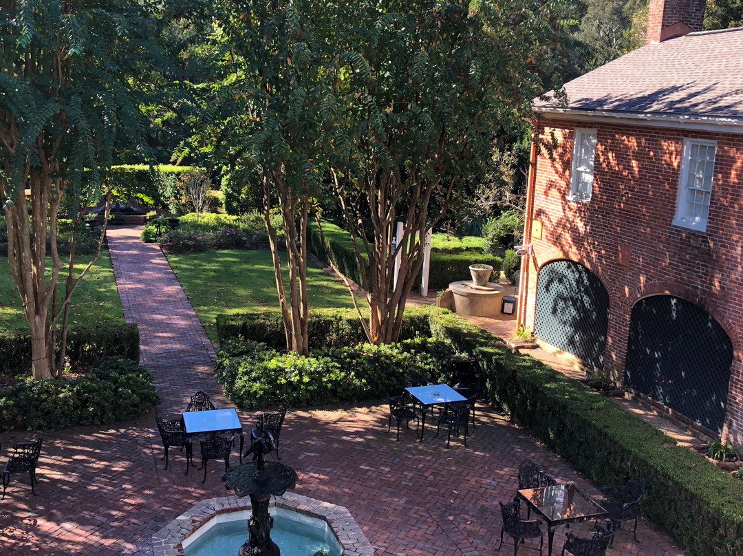Monmouth Historic Inn and Gardens景点图片