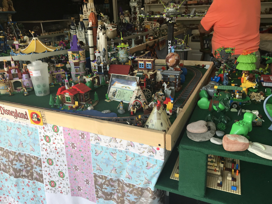 Land-O-Bricks & Model Trains景点图片