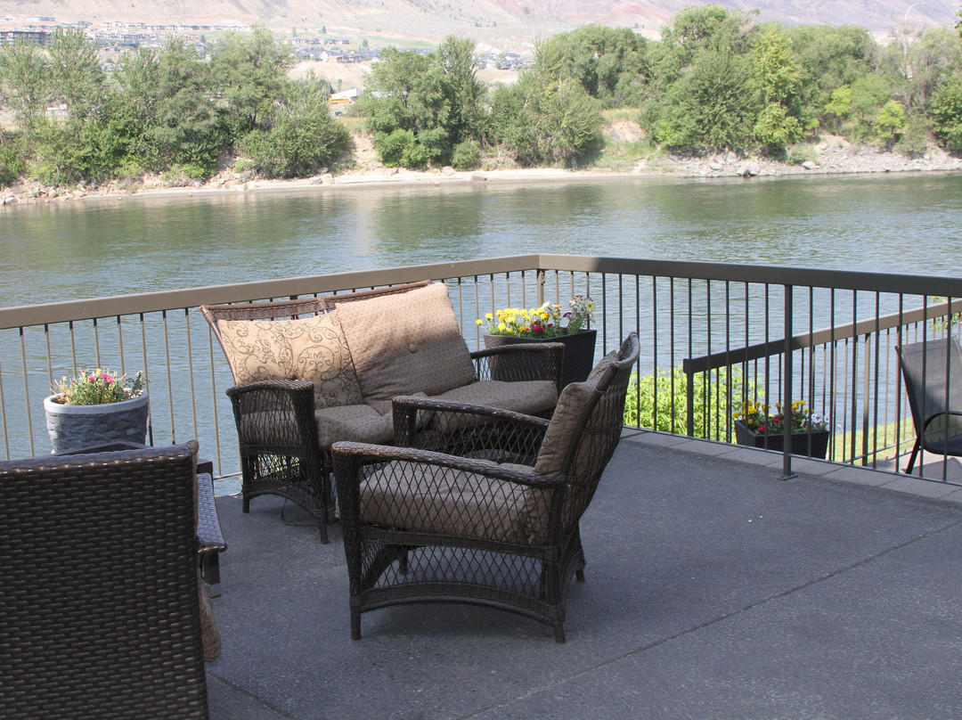 Riverland Inn & Suites主图