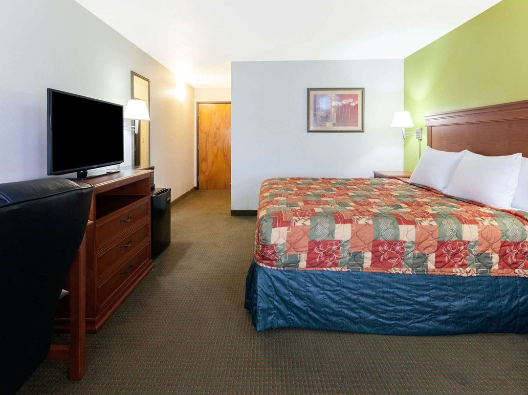 Days Inn by Wyndham Shawnee主图