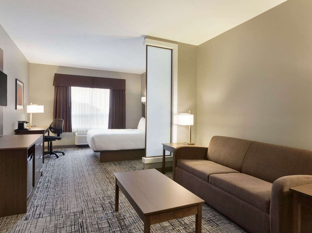 Days Inn & Suites By Wyndham Warman主图