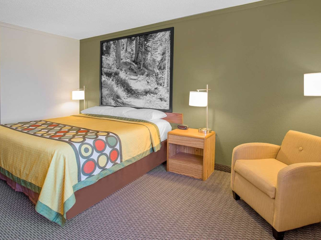 Super 8 by Wyndham Windsor/Madison North主图