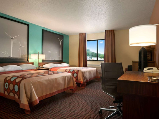 Super 8 by Wyndham Peoria East主图