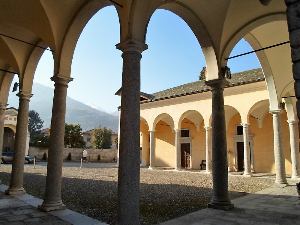 Chiesa di San Vincenzo-格拉韦多纳必去景点