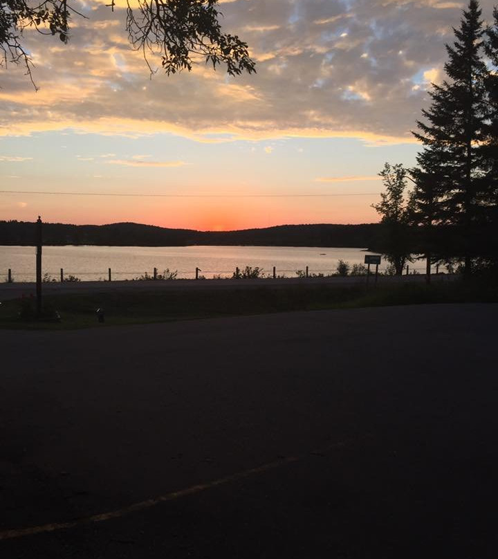 Ash Grove Inn Motel主图