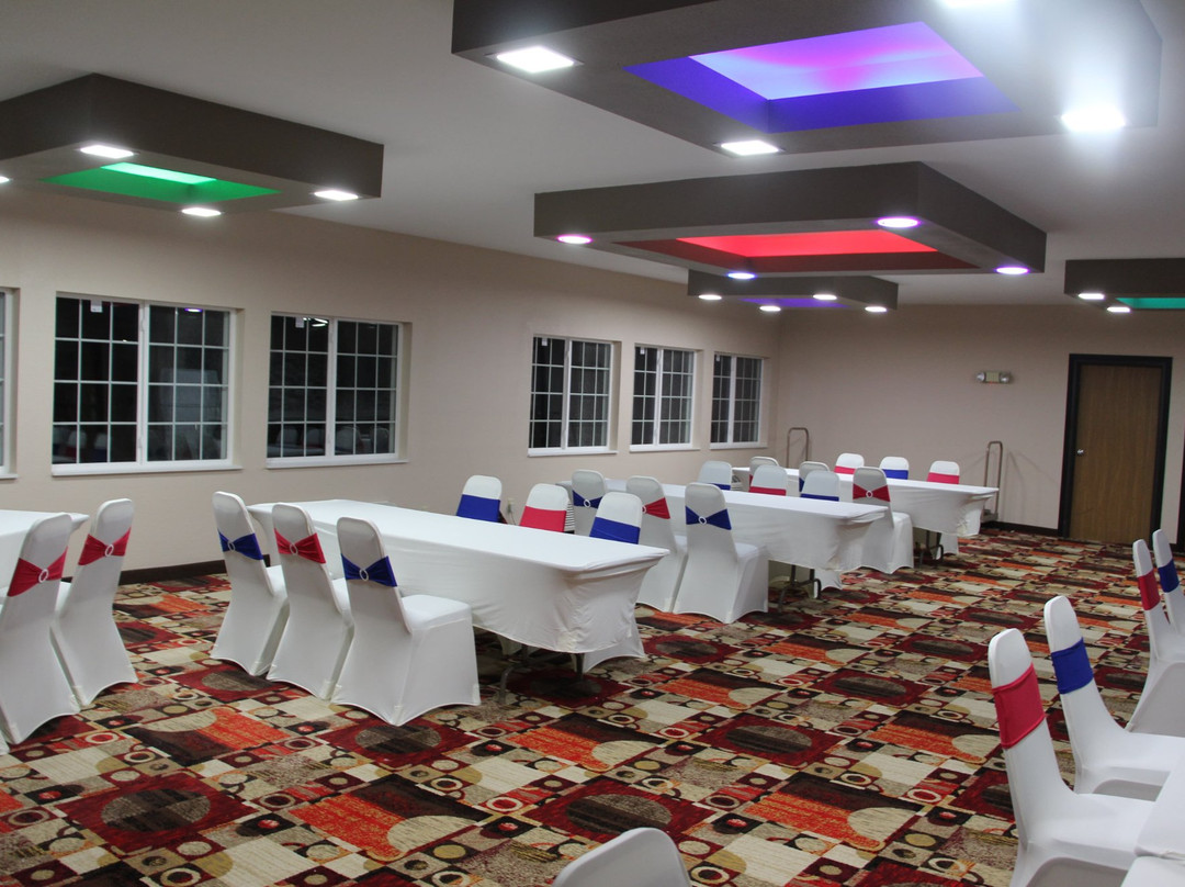 Westbridge Inn & Suites主图