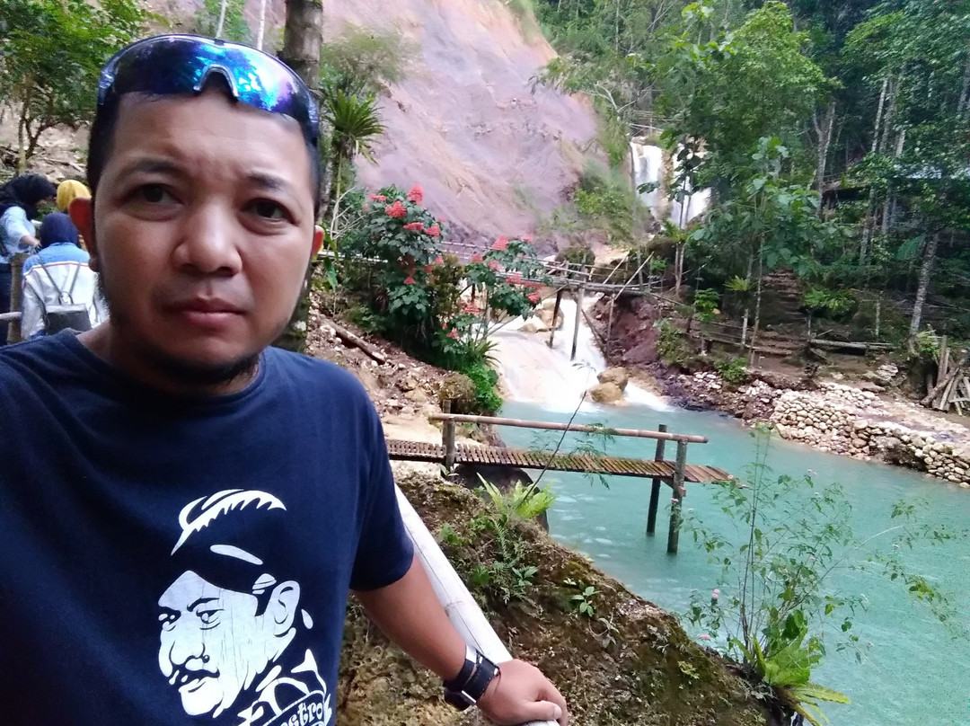 Kembang Soka Waterfall景点图片
