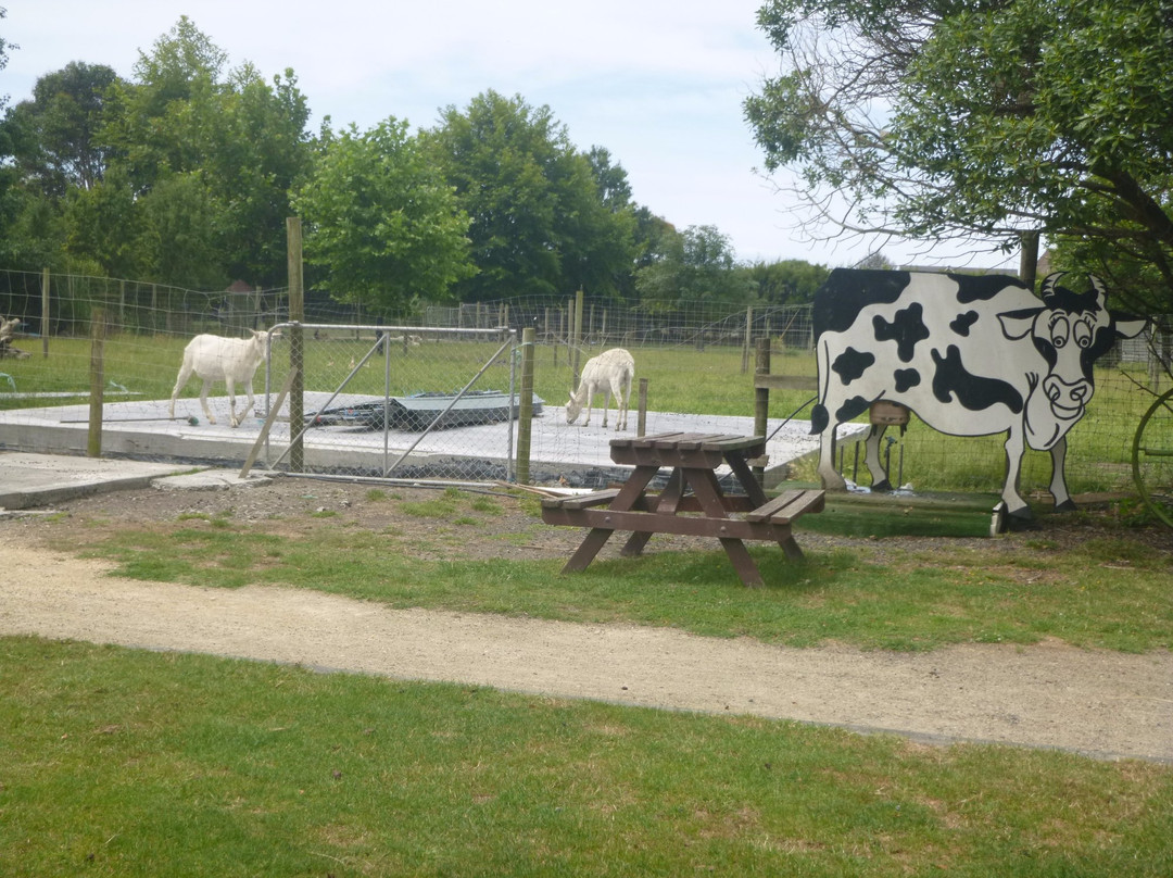 Hawkes Bay Farmyard Zoo景点图片