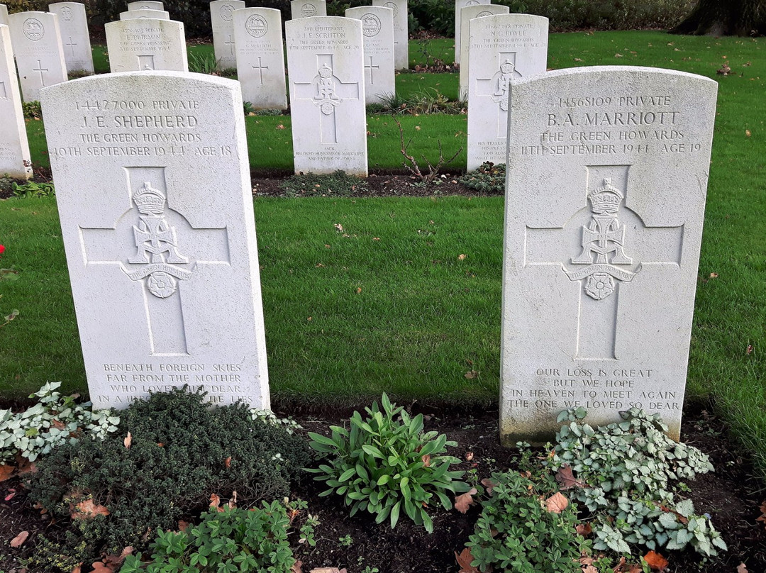 Geel War Cemetery-海尔必去景点
