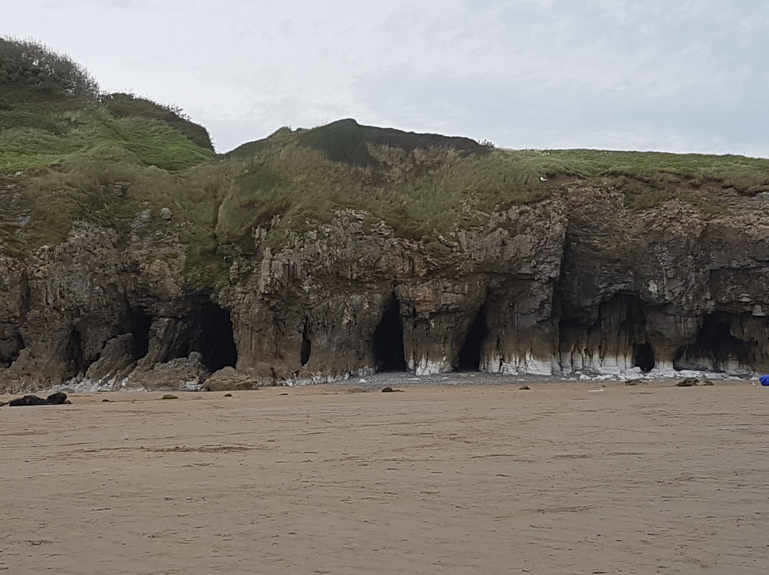 National Trust - Ragwen Point Caves景点图片