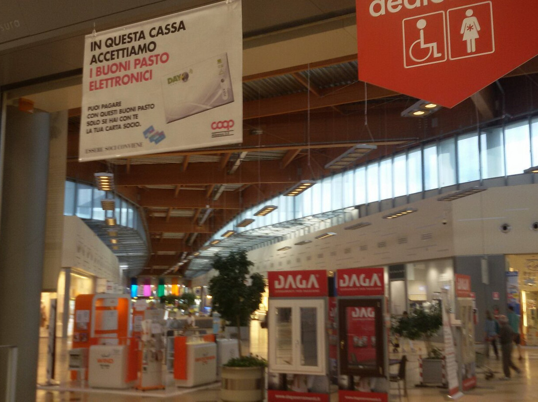 Centro Commerciale Il Borgogioioso-卡尔皮必去景点