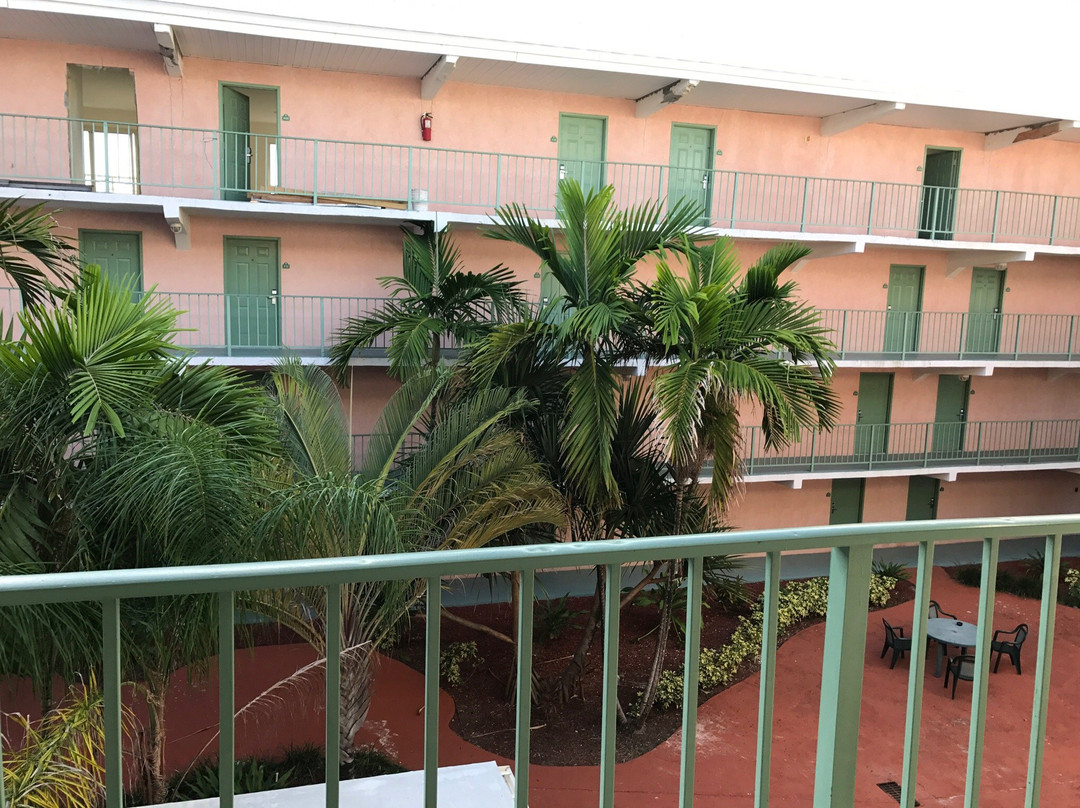 Castaways Resort & Suites