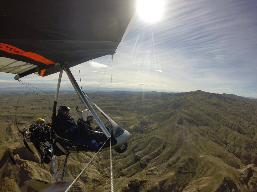 Airborne Over Cody Powered Hang Gliding-科迪必去景点