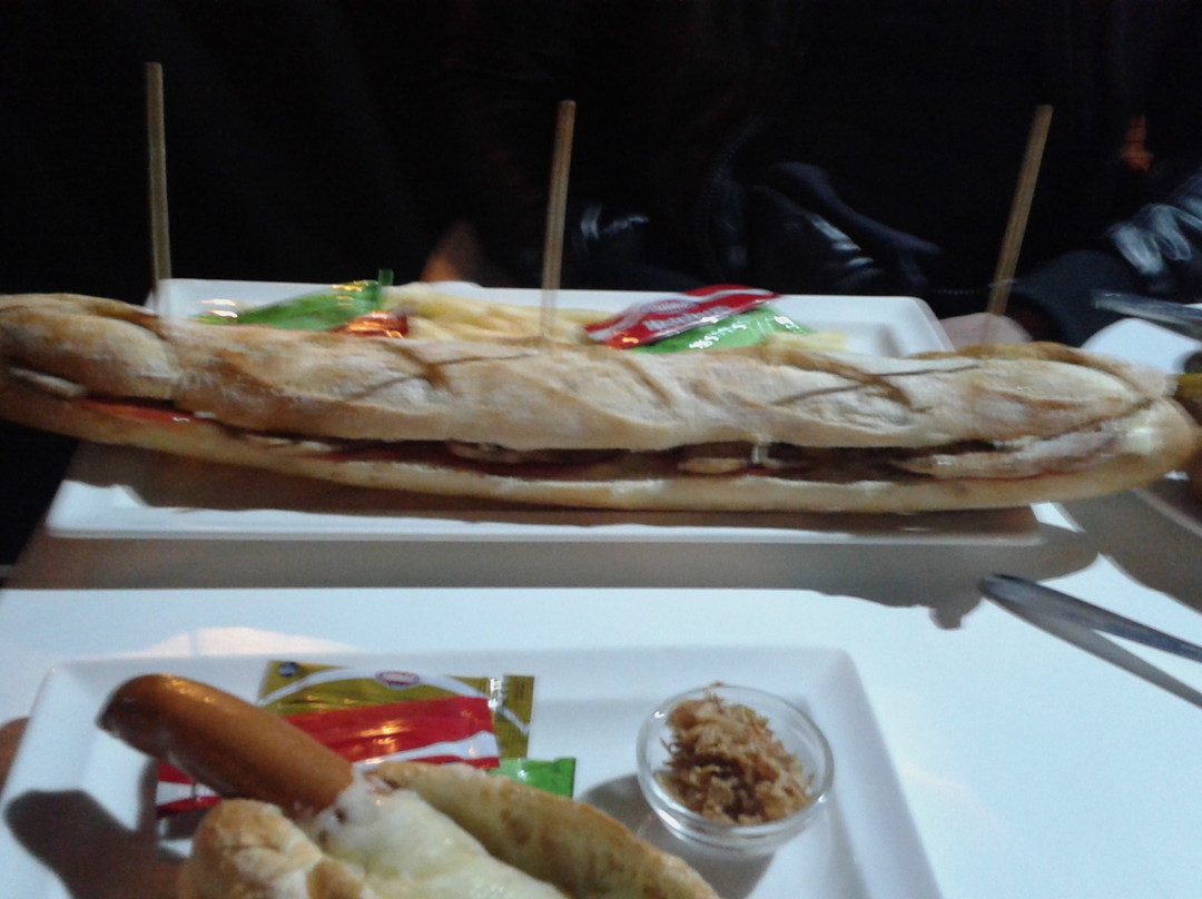 Creveceria X Un Tubo!景点图片