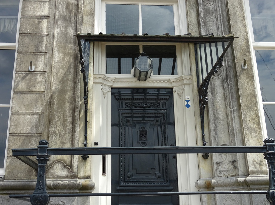 Rijksmonument Snouck van Loosenhuis uit 1742-恩克赫伊曾必去景点