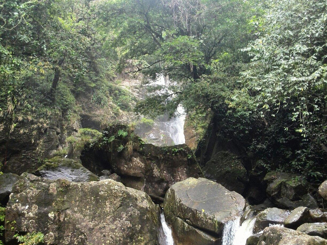 Bermejo Waterfalls景点图片