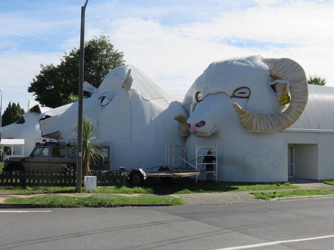 Dog and Sheep Shaped Corrugated Metal Buildings景点图片