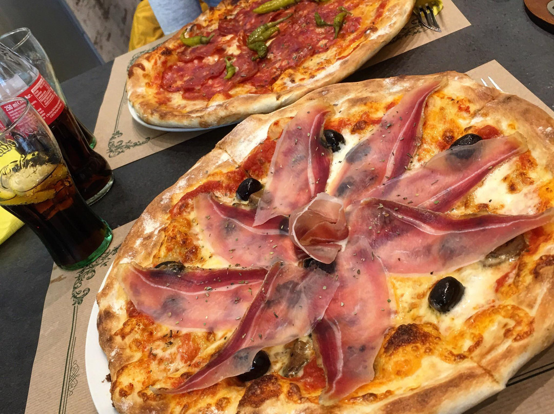 埃格尔餐馆和美食-Bar Italia
