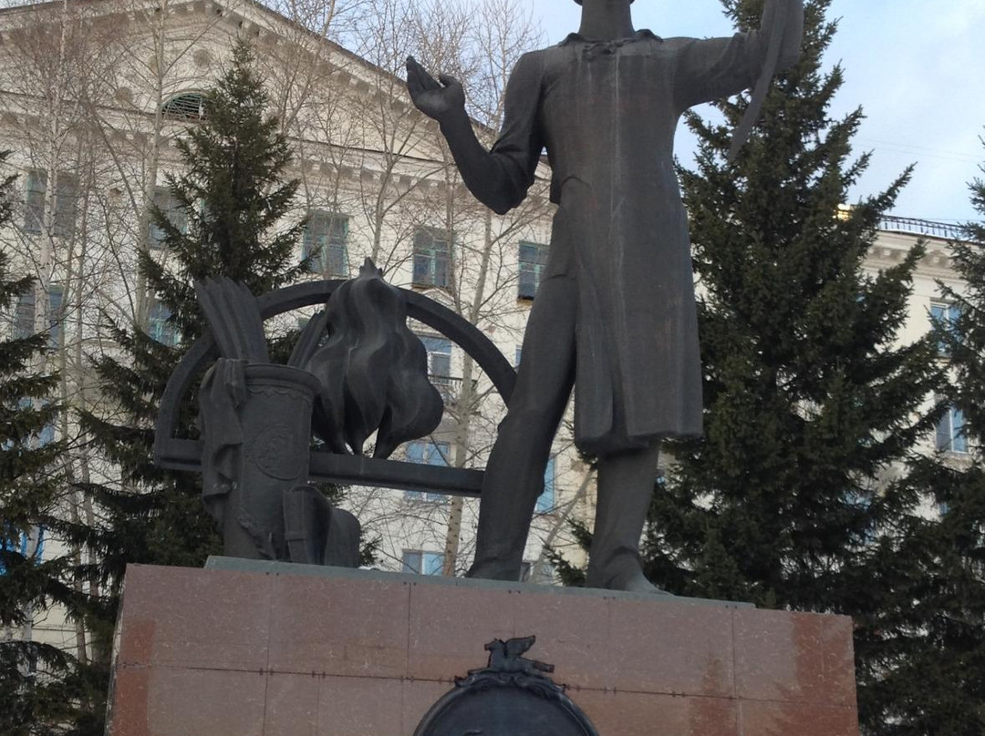 Monument to Bushuyev景点图片