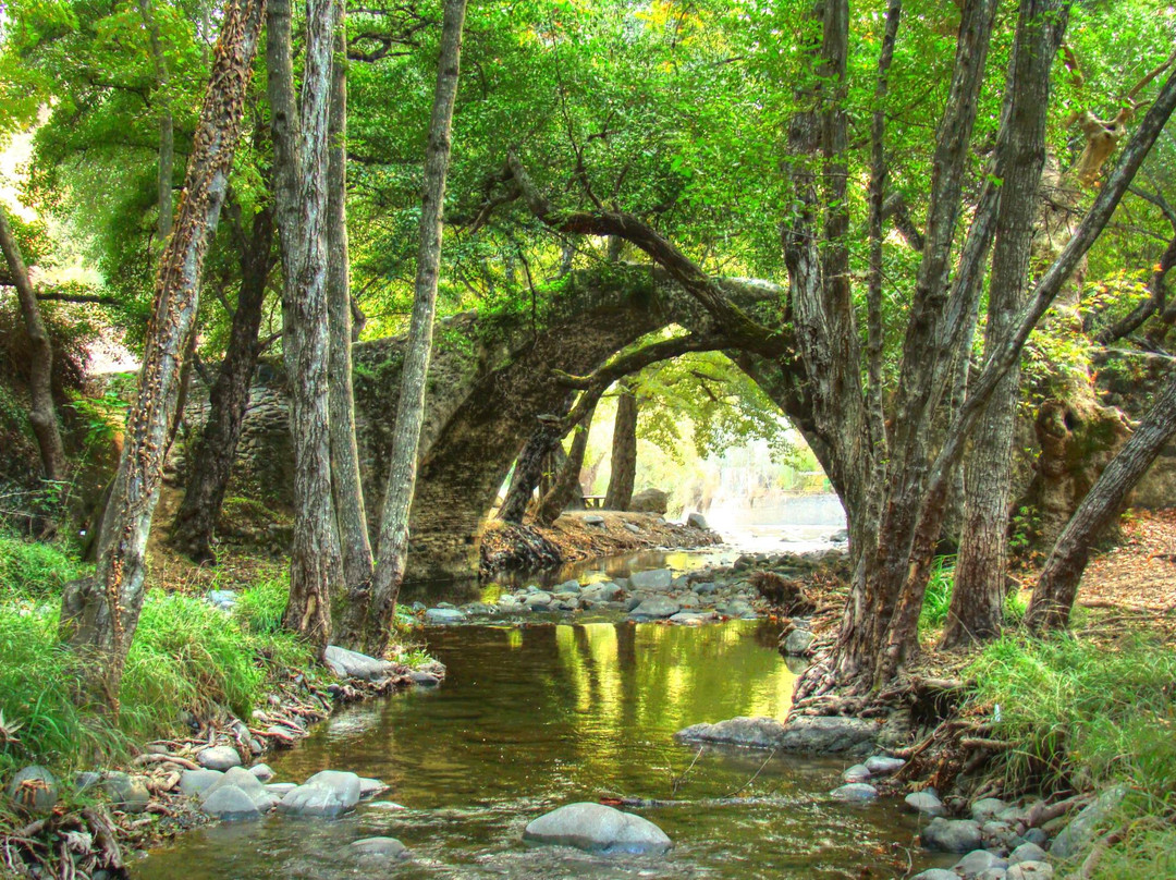 Treis Elies旅游景点-Kelefos Bridge