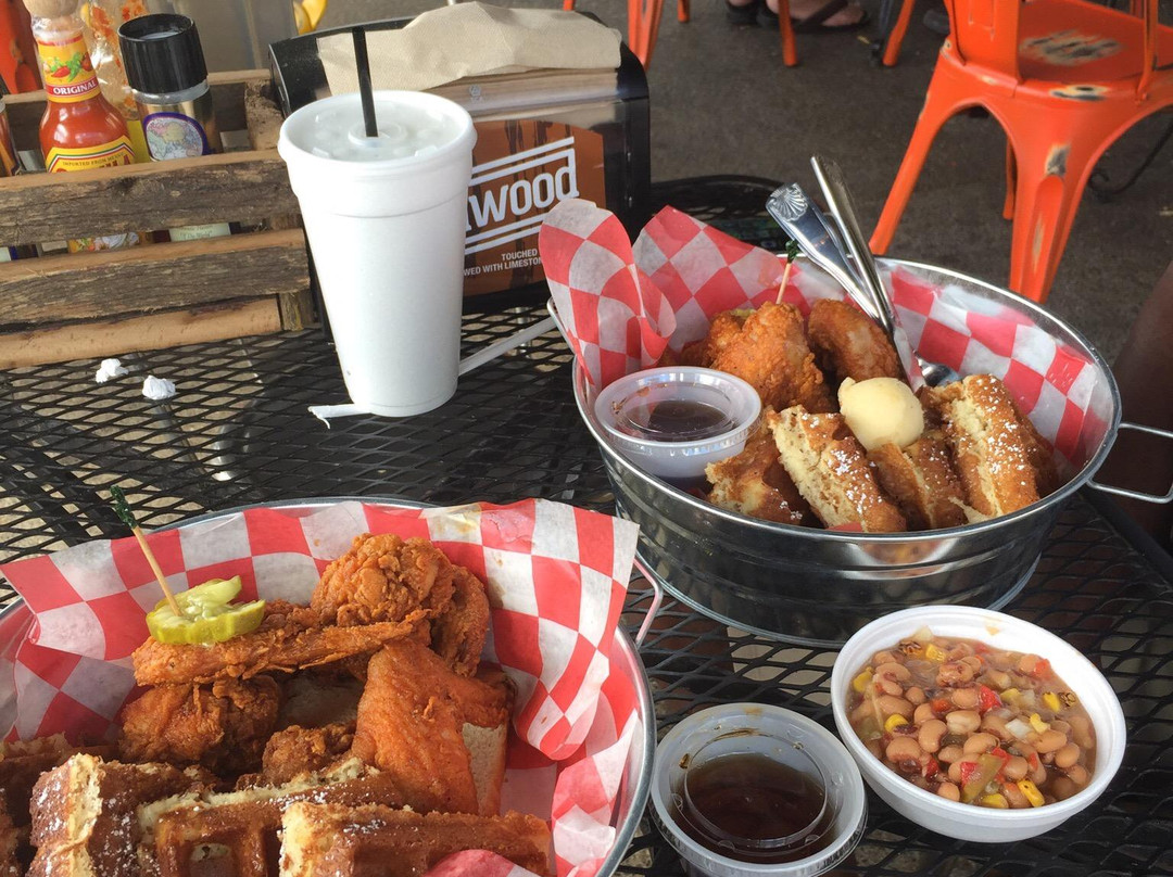 Joella's Hot Chicken - St Matthews