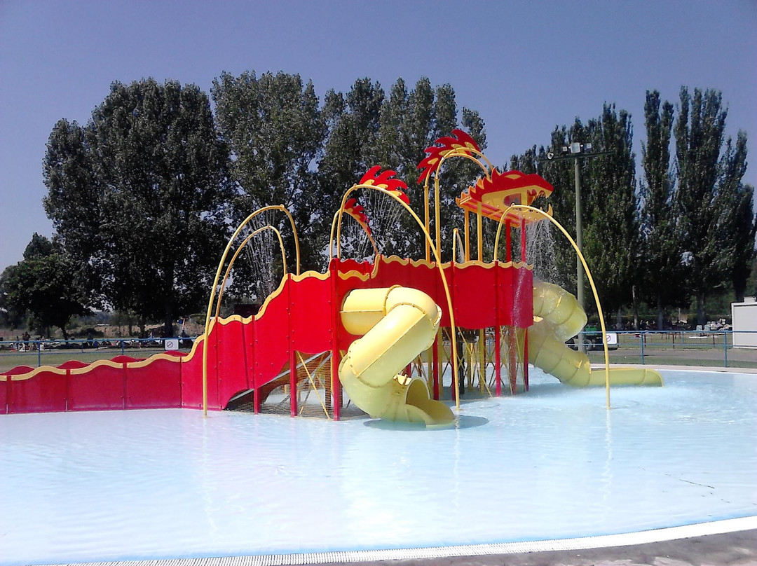 Valencia De Don Juan Piscina De Olas景点图片