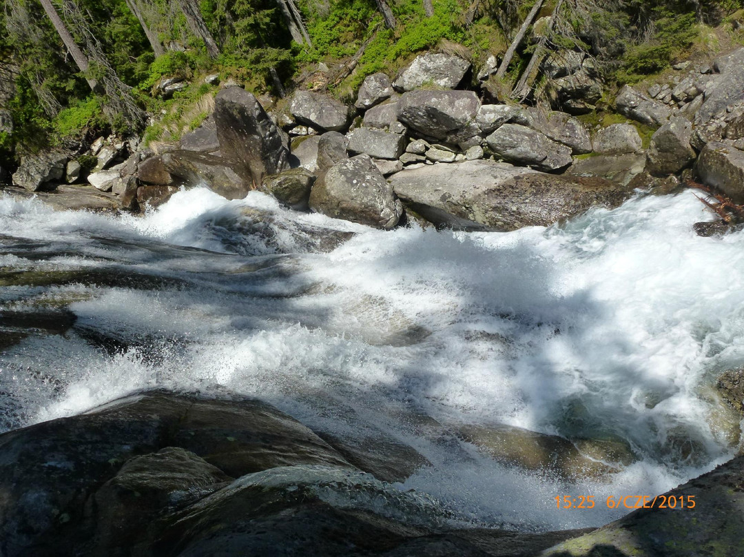 Cold Water Waterfall景点图片