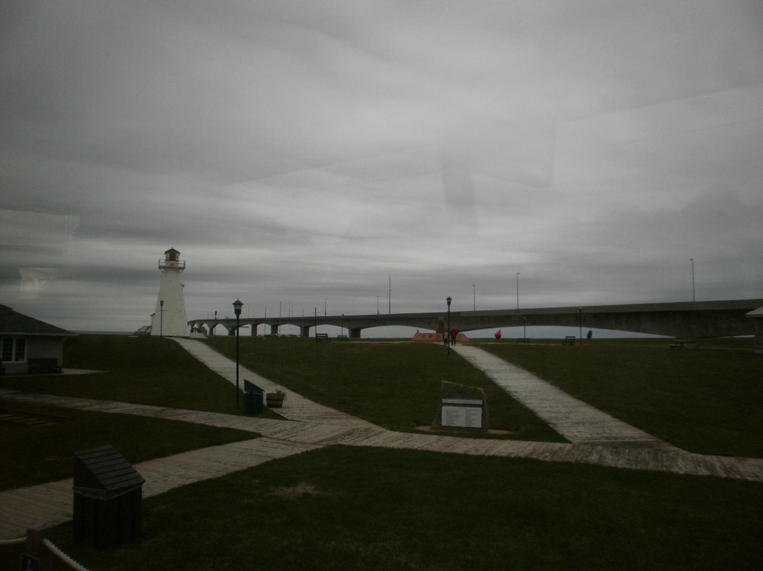 Blockhouse Point Lighthouse-Rocky Point必去景点