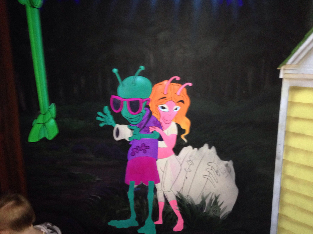 Alien Vacation Mini Golf Attraction-Medina必去景点