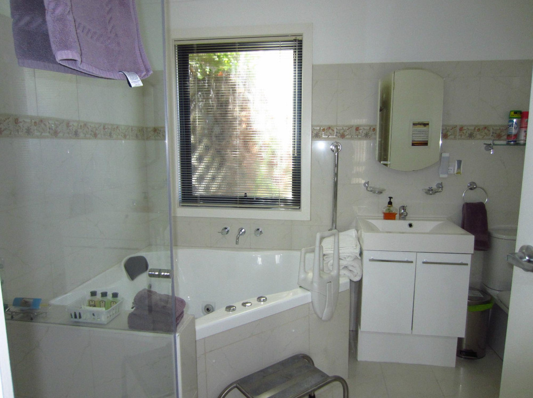 The Charles Robbins主图