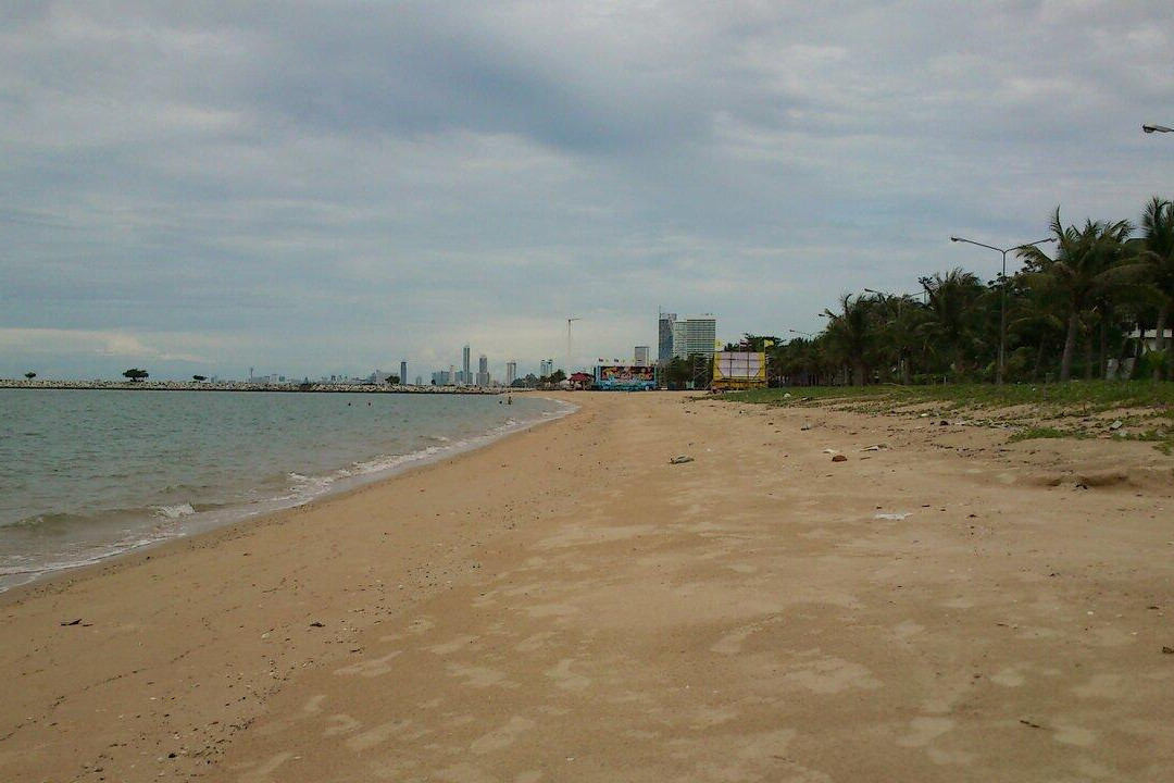 Ban Amphur Beach景点图片