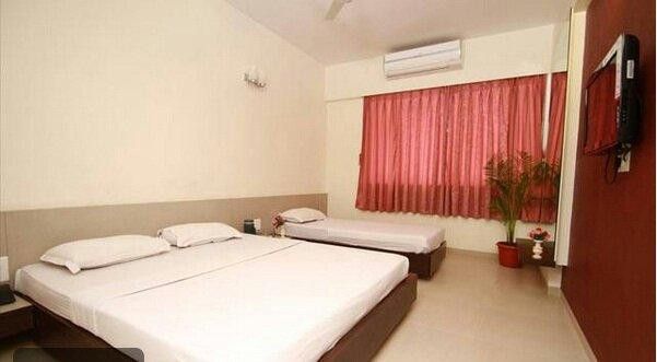 Hotel Sai Dwarka Palace主图