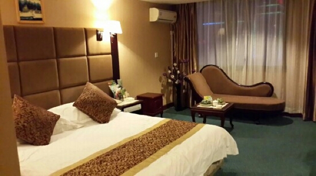 红珊瑚酒店(郑州二七广场火车站店)-客卧